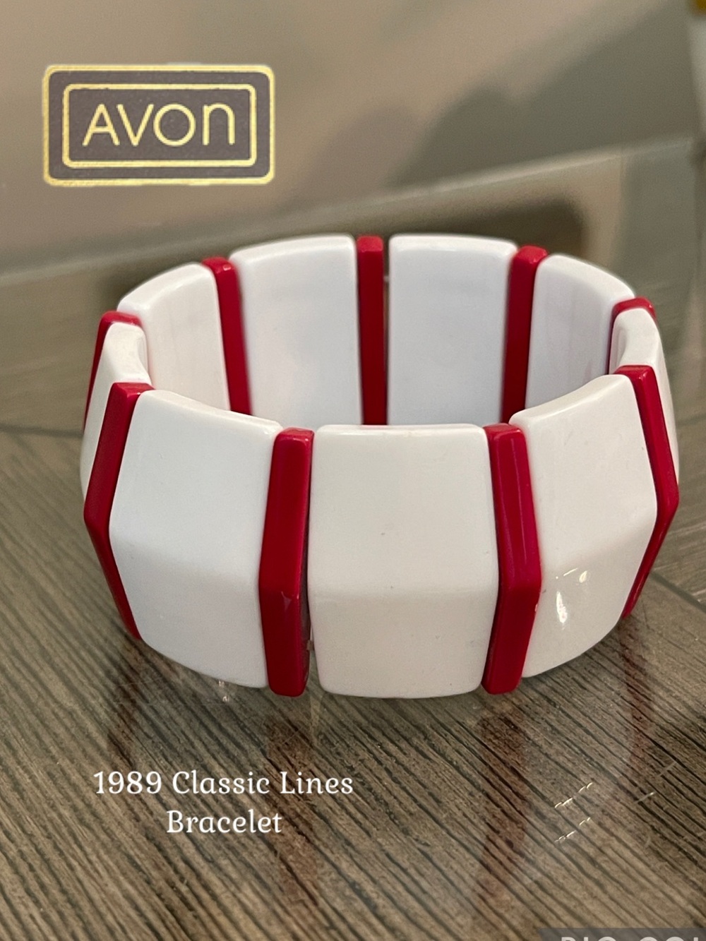 Vintage 1989 Avon Classic Lines Stretch Bracelet Red & White